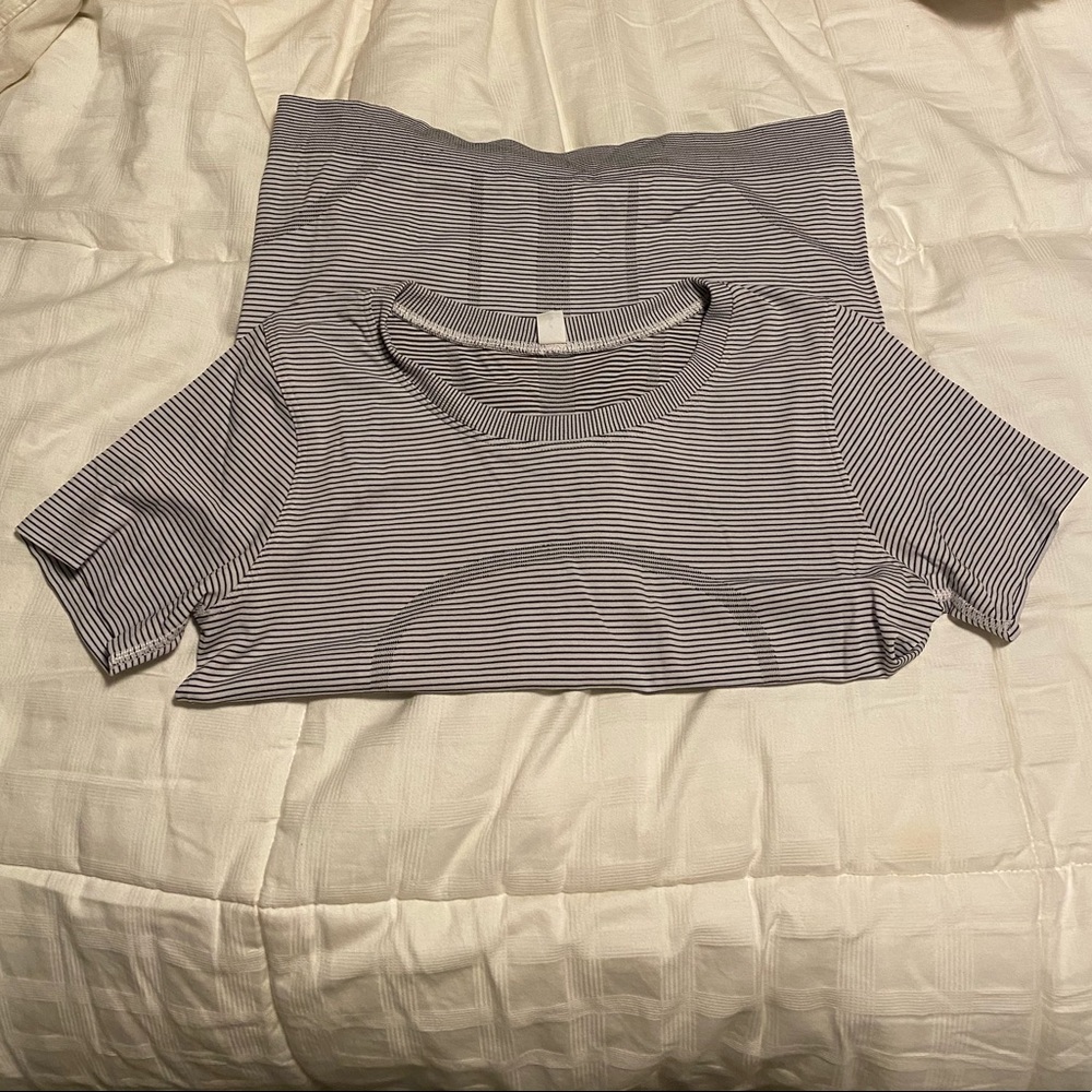 Lululemon Swiftly Tech shirt size 4 relaxed fit